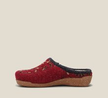 Load image into Gallery viewer, Taos Woolderness 2 Cranberry