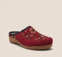 Load image into Gallery viewer, Taos Woolderness 2 Cranberry