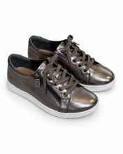 Load image into Gallery viewer, Ziera Dolli Pewter White
