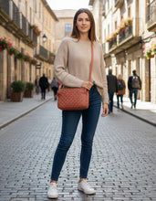 Load image into Gallery viewer, Sash &amp; Saddle Albany Multicompartment Leather Xbody Bag