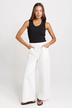 Load image into Gallery viewer, Betty Basics Saffra Relax Leg Jean White