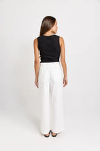 Load image into Gallery viewer, Betty Basics Saffra Relax Leg Jean White