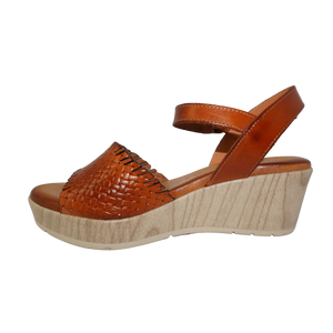 Raquel Perez HOLDING02 Khaki