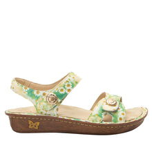 Load image into Gallery viewer, Alegria Vienna Coming Up Daisies Womens Shoes